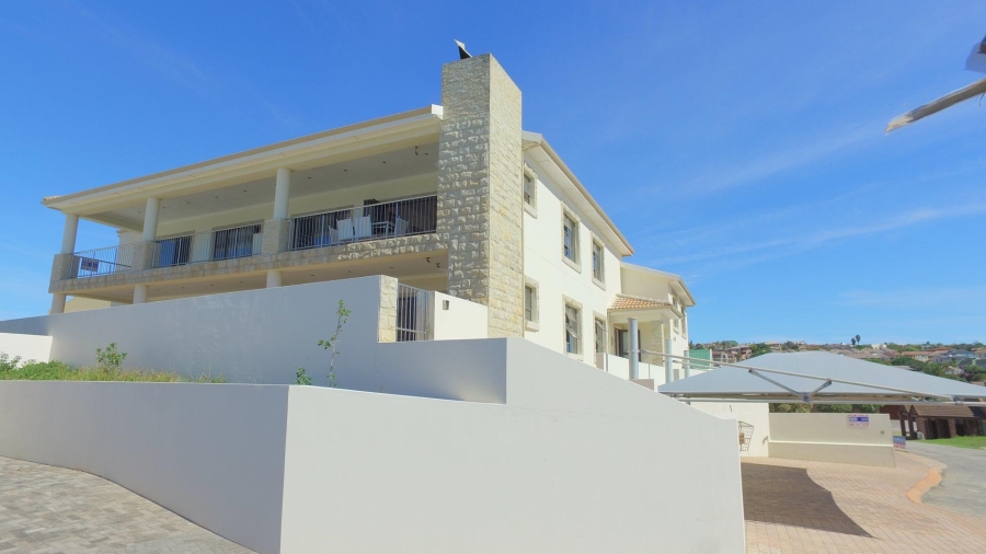 8 Bedroom Property for Sale in Wavecrest Eastern Cape